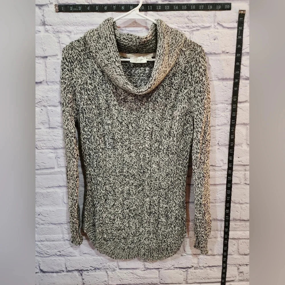 RD Style black and white heathered cowl neck sweater Size Medium
